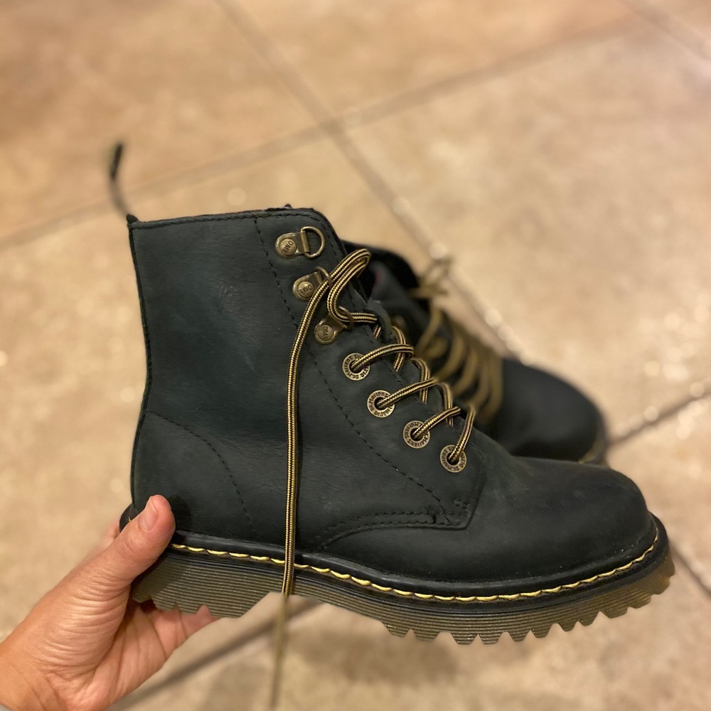 Dr. Martens - blue leather lace up boots size 6